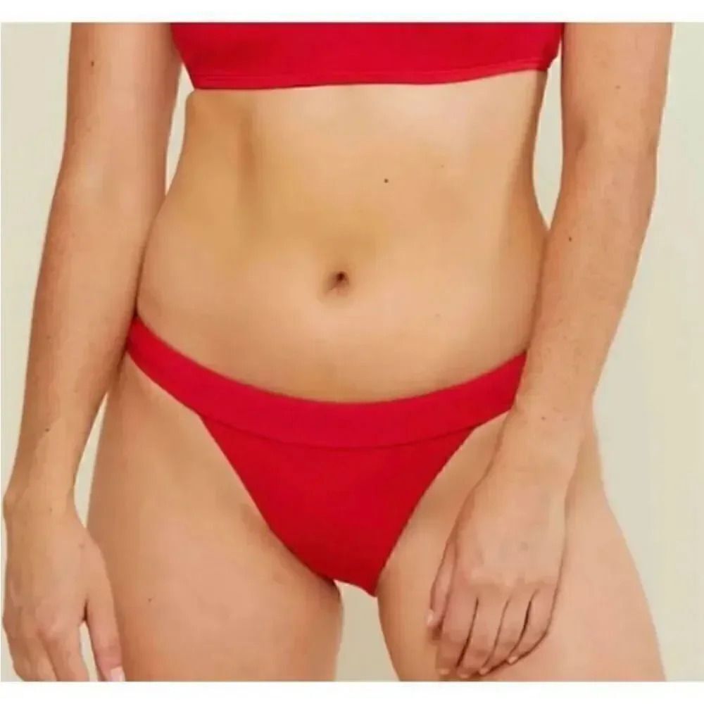 Andie Cherry Red
The Cheeky Bottom Swimming Bikini Sz M